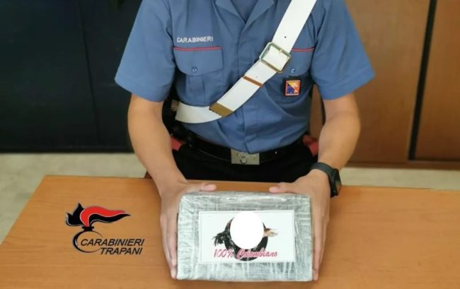 In moto con a bordo un chilo di droga: arrestato 39enne nel Trapanese