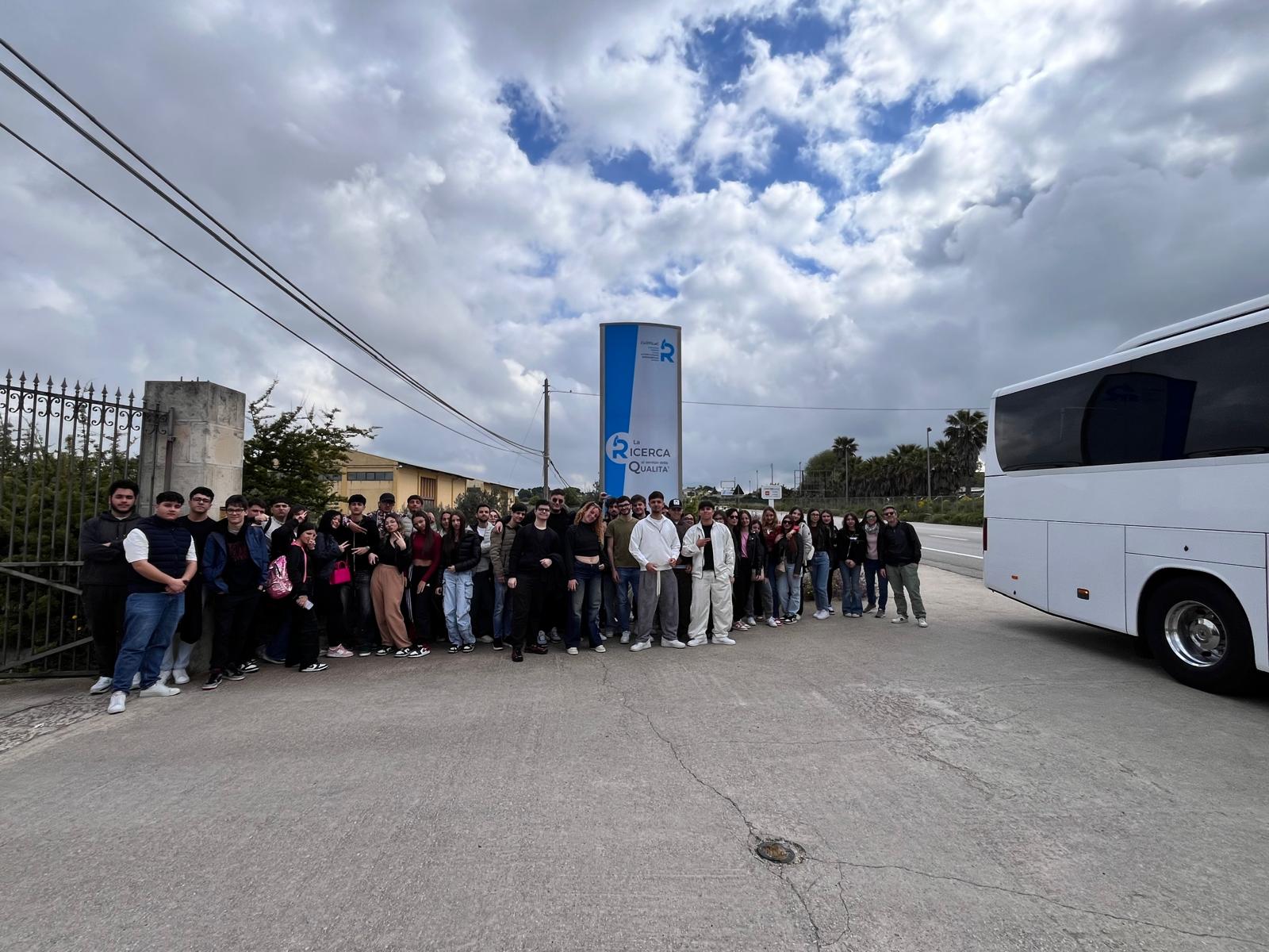 Gli studenti di Biotecnologie e Chimica dell’ITI Cannizzaro di Catania in visita alla CORFILAC e a Ragusa Ibla: tra scienza, cultura e tradizione