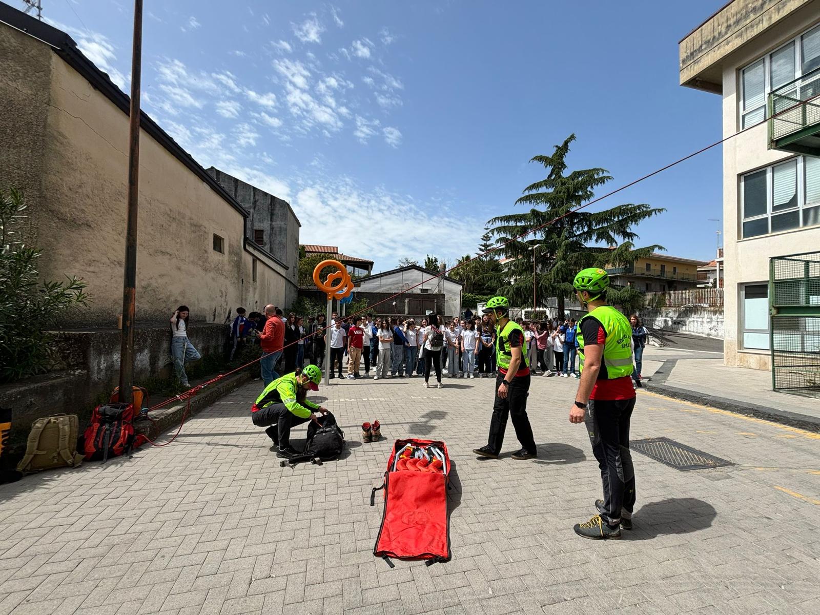 Sicurezza in montagna nell’era digitale: all’Istituto “Fava” di Mascalucia un incontro formativo per studenti