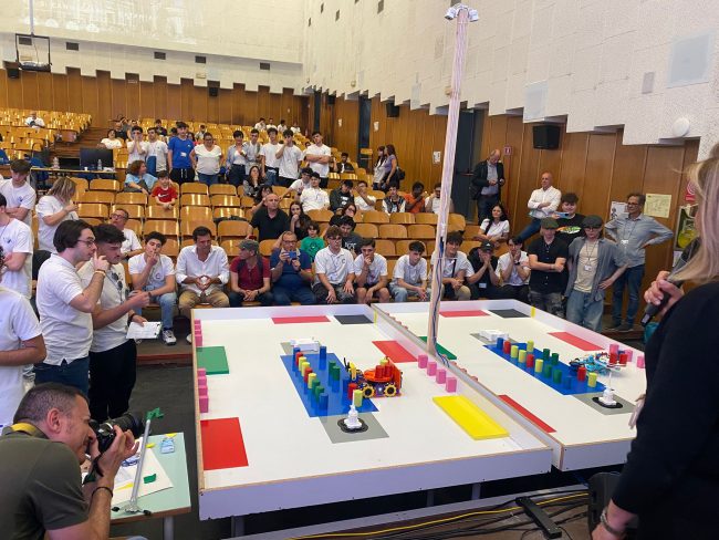 Grande successo per la quinta edizione della C@nnizz@Robot 2025: trionfa l’innovazione tra mini-robot e creatività studentesca