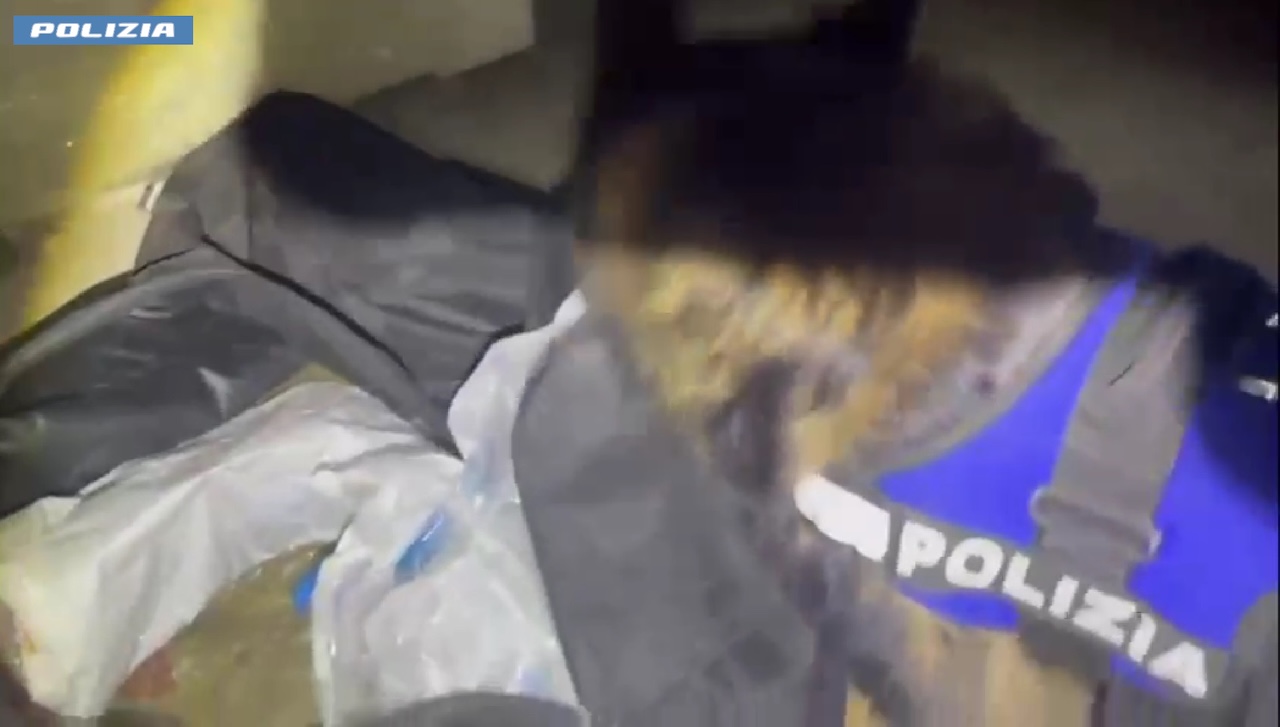 Garage dello zio della fidanzata come deposito di droga: arrestato 27enne di Acireale