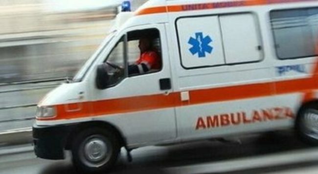 Incidente tra 2 auto e camion paralizza il traffico lungo la A19