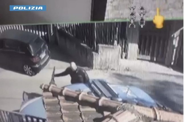 Catania, prende in giro poliziotto sui social mentre è agli arresti domiciliari: denunciato