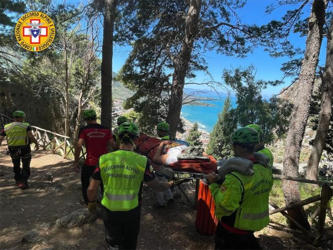 Turista statunitense si infortuna sulla Rocca di Cefalù