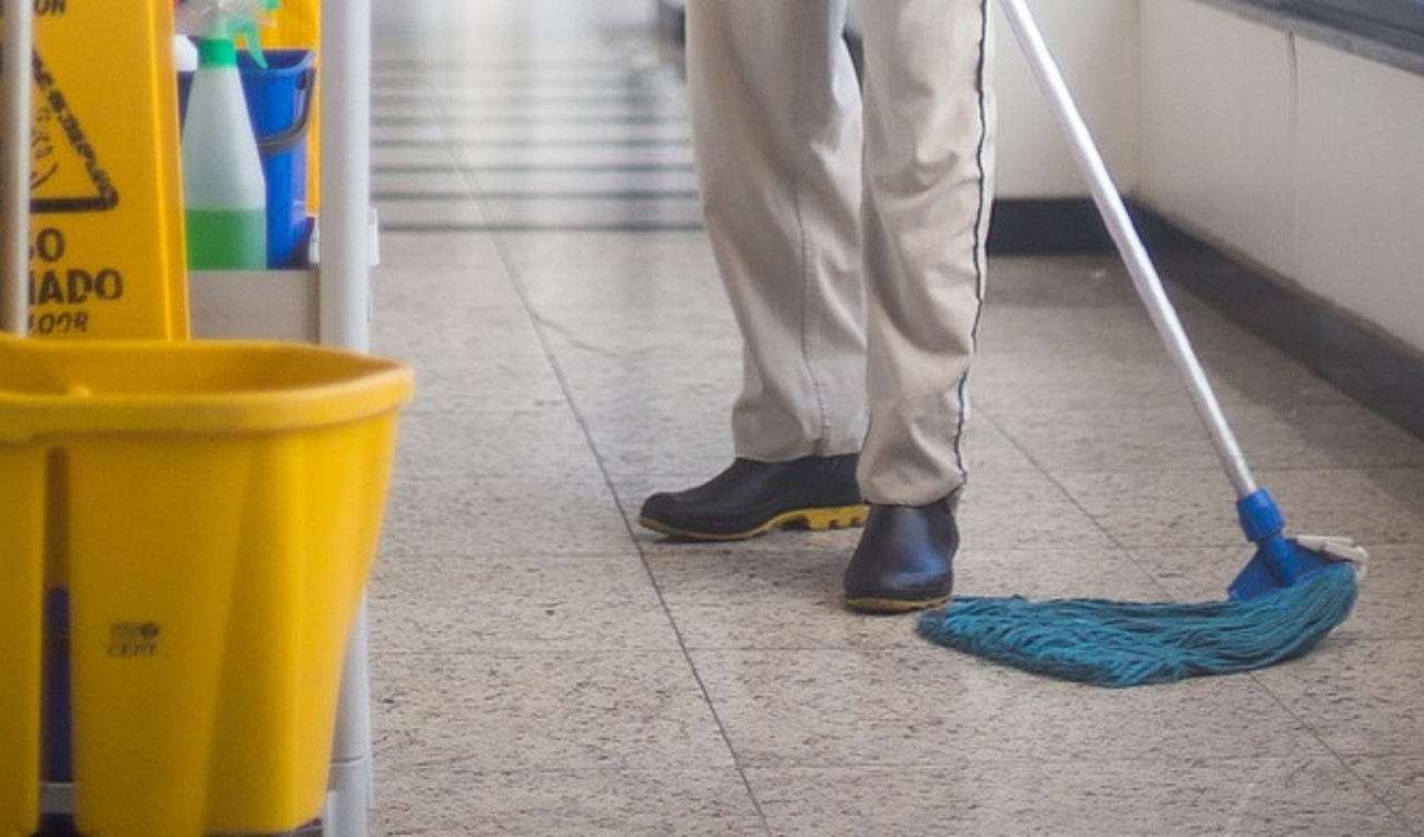 Violentata a casa dal “ragazzo delle pulizie”, una denuncia a Marsala