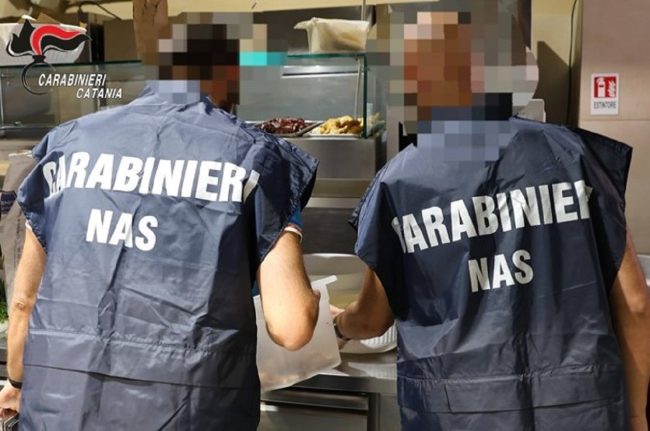 Chiusa pizzeria nel Catanese, tutte le irregolarità riscontrate