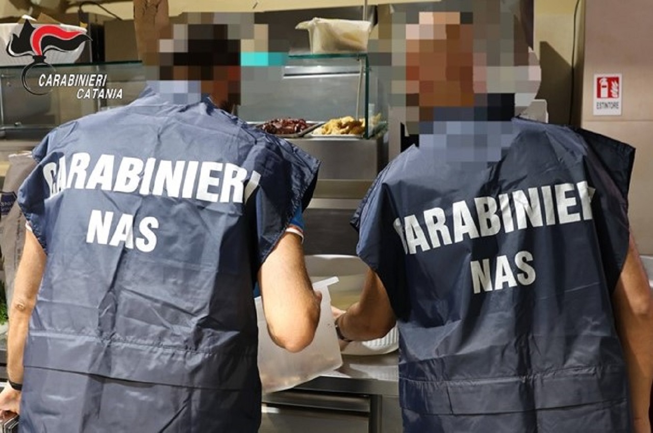 Chiusa pizzeria nel Catanese, tutte le irregolarità riscontrate