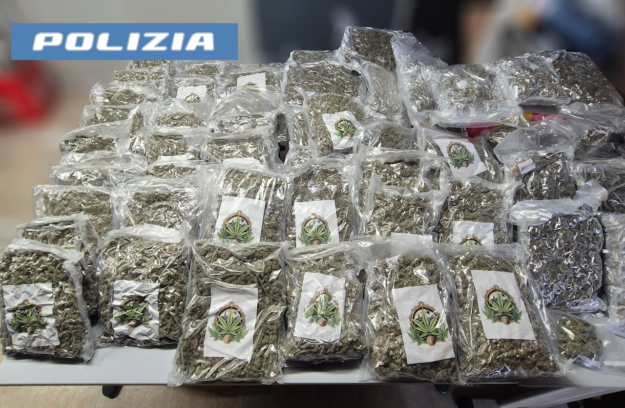 Blitz in una rimessa del Mercato Ortofrutticolo di Siracusa: arrestato catanese con 60 kg di droga