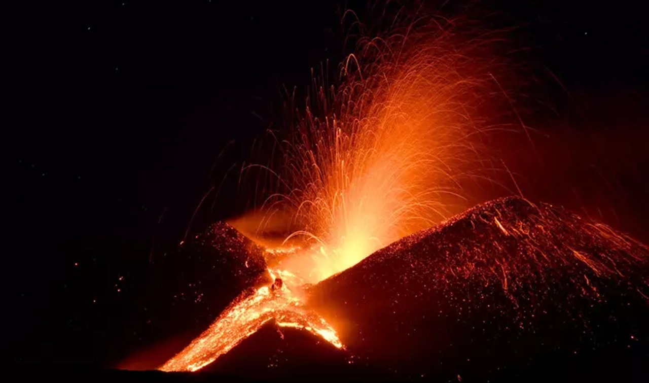 Etna, conclusa la 13esima fase eruttiva: cenere su Zafferana, nessun impatto sull’aeroporto