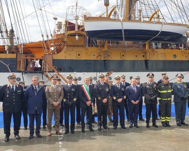 L’Amerigo Vespucci approda a Palermo: tappa siciliana del Tour Mediterraneo della Marina Militare
