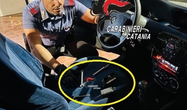 Ruba un’auto ma il Gps “chiama” i carabinieri: un arresto a Catania