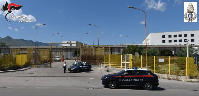 Droga e cellulari al Pagliarelli di Palermo con la complicità di agenti corrotti: 12 misure cautelari