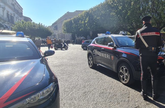 Tenta di rubare un profumo di lusso in un multistore di via Etnea: denunciato un marocchino