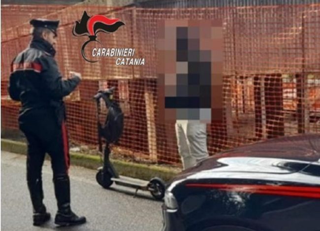 Catania, 34enne tenta il furto di un monopattino in via Autieri