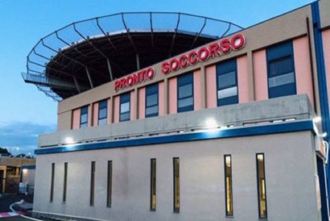 Giarre, incidente stradale tra un fuoristrada e un’utilitaria: 15enne in gravi condizioni