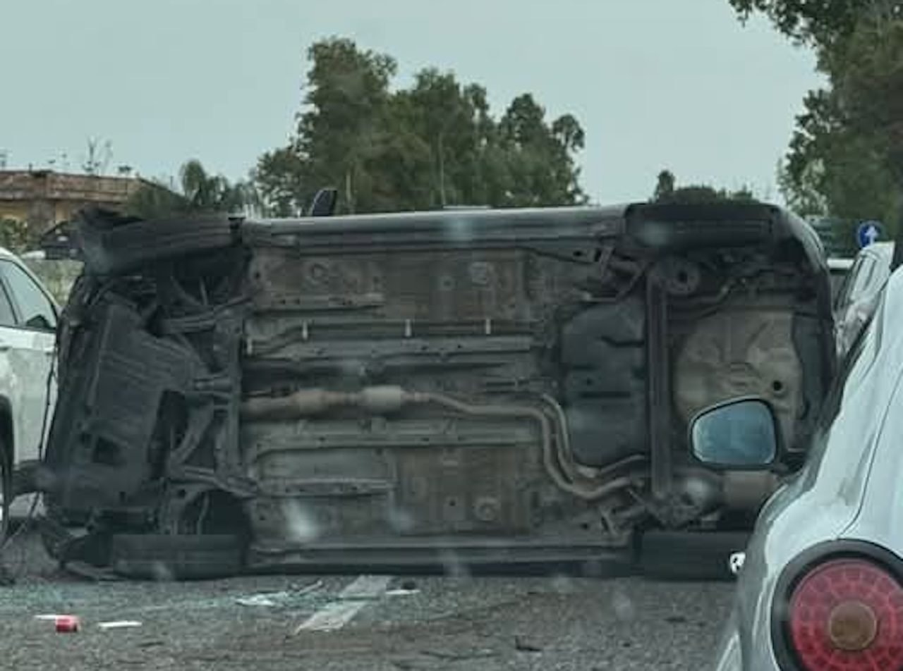 A18, incidente tra Giarre e Acireale: miracolosamente illesi i giovani passeggeri