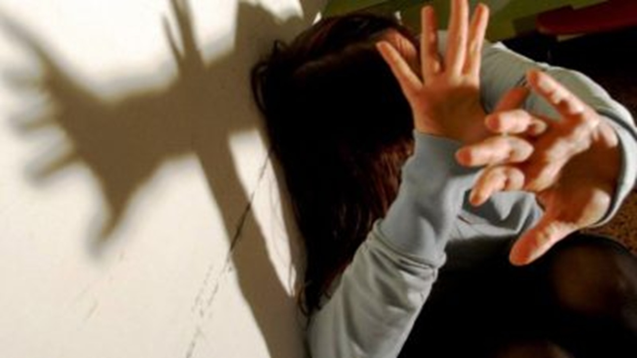 Chiama il 112 per coprire le violenze sulla compagna: arrestato 44enne a Messina