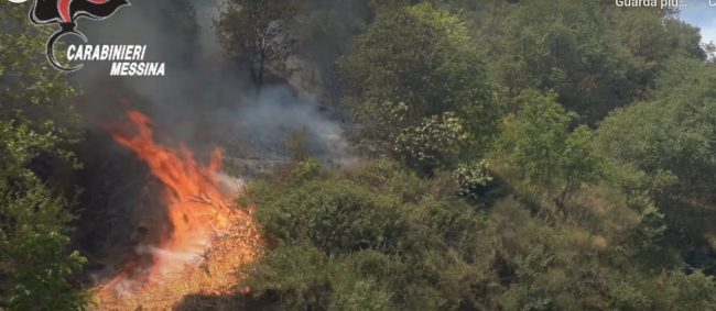 Il maxi incendio tra Taormina e Letojanni per trasformare illegalmente terreni in pascoli: un arresto