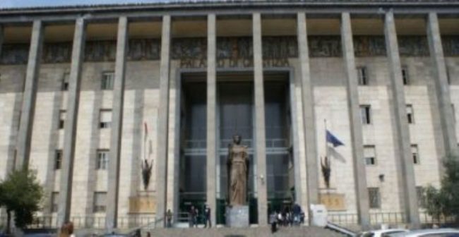Violenza e maltrattamenti all’ex, militare assolto a Catania. Pm impugna sentenza