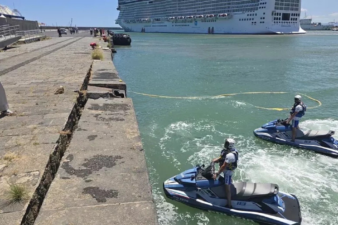 Catania, nave da crociera rompe gli ormeggi: due turisti finiscono in mare