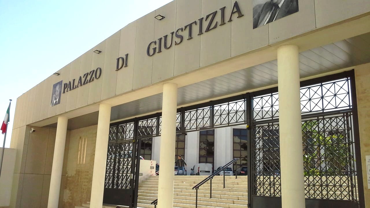 Spararono contro auto e appartamento per vecchie liti: 3 condanne a Marsala