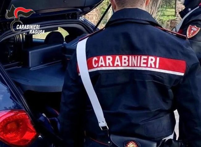 Scicli, minaccia la moglie con un’ascia: arrestato dai carabinieri