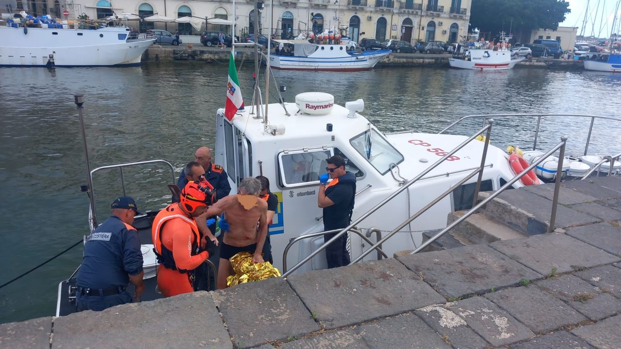 Siracusa, bagnante infortunato soccorso in località Marchesa del Cassibile