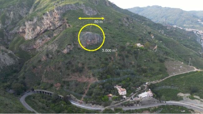 Taormina, fatto brillare costone roccioso: intervento per raddoppio ferroviario