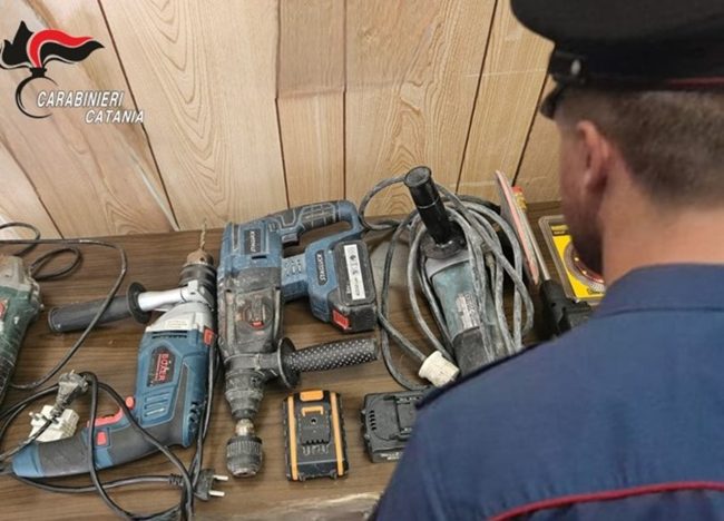 Catania, tenta furto in un B&B fingendosi cliente: denunciata 42enne