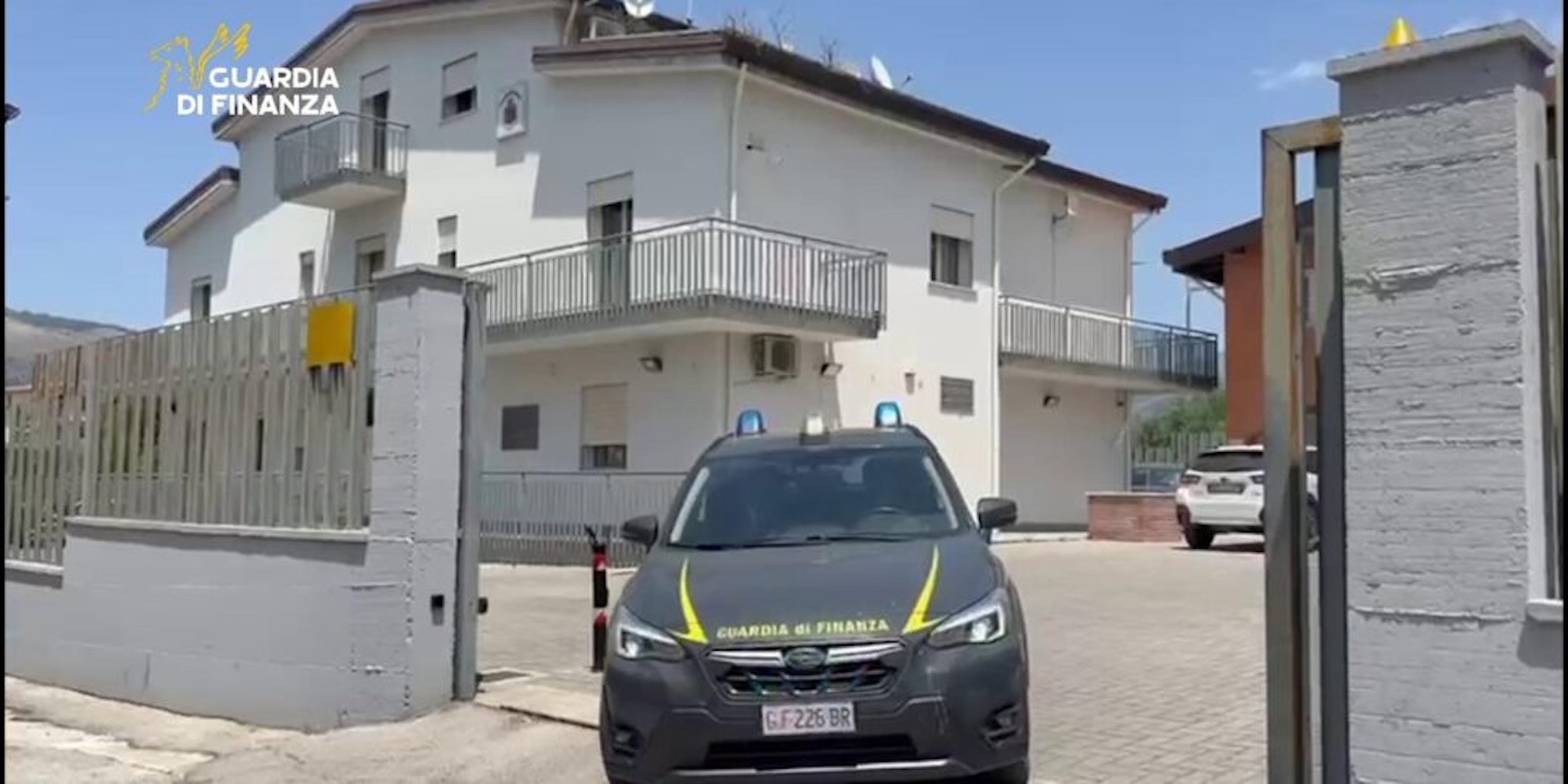 Maxi truffa “Bonus facciate 90%” su 5 condomìni dello Zen: sequestro milionario per un imprenditore