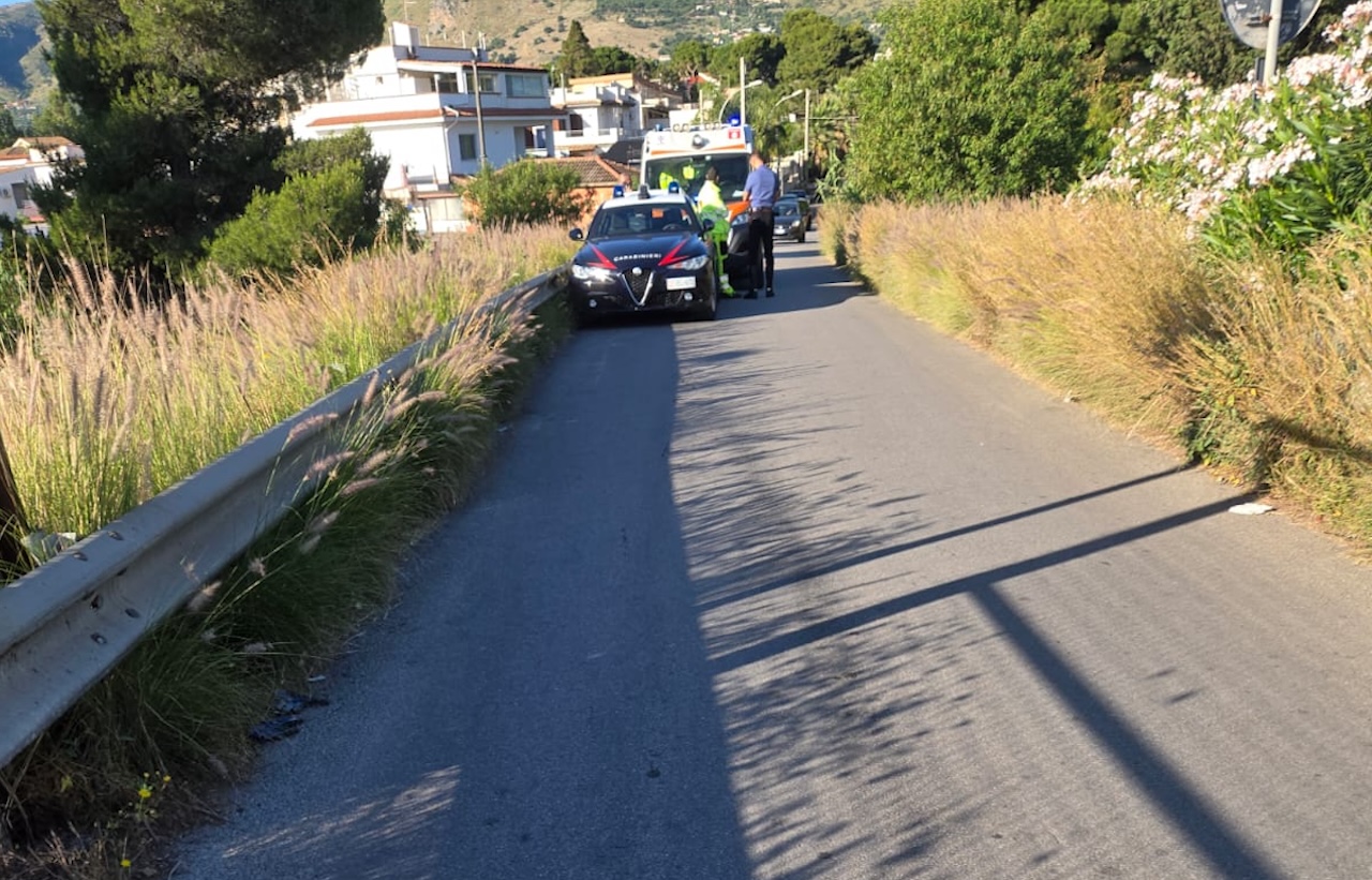 Carini, donna tenta di lanciarsi da un cavalcavia: salvata in extremis dai Carabinieri