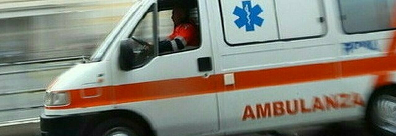 Parcheggia in discesa, scende e viene travolto dalla sua stessa auto: 8 costole rotte per un 35enne di Licata