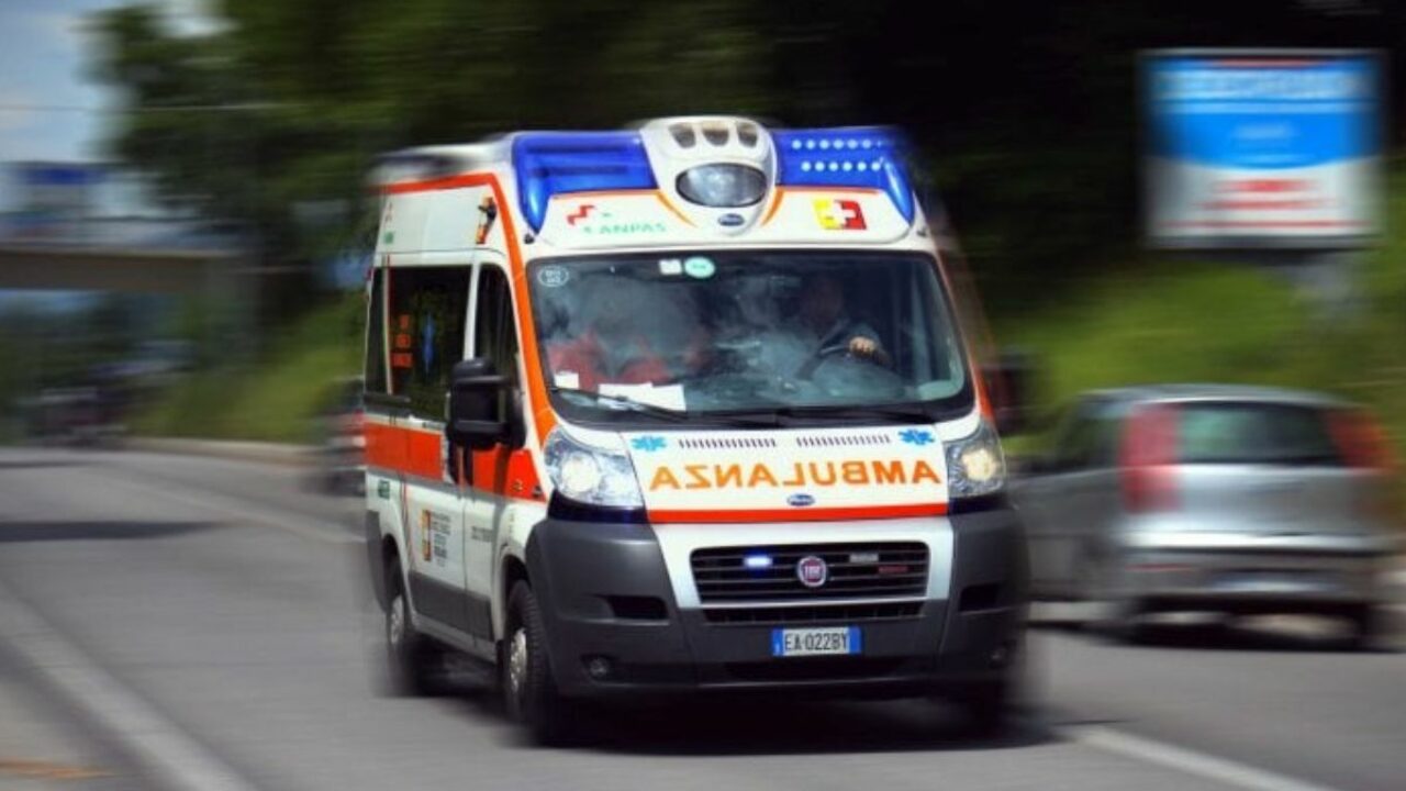 Incidente a Palermo, motociclista 67enne travolto da un’auto in viale Michelangelo