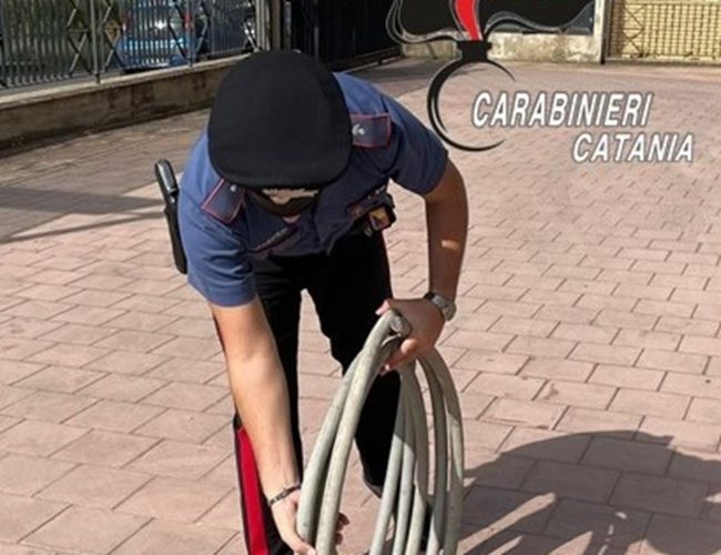 Caltagirone, tenta di rubare un grosso cavo di rame vicino l’ospedale: denunciato 60enne