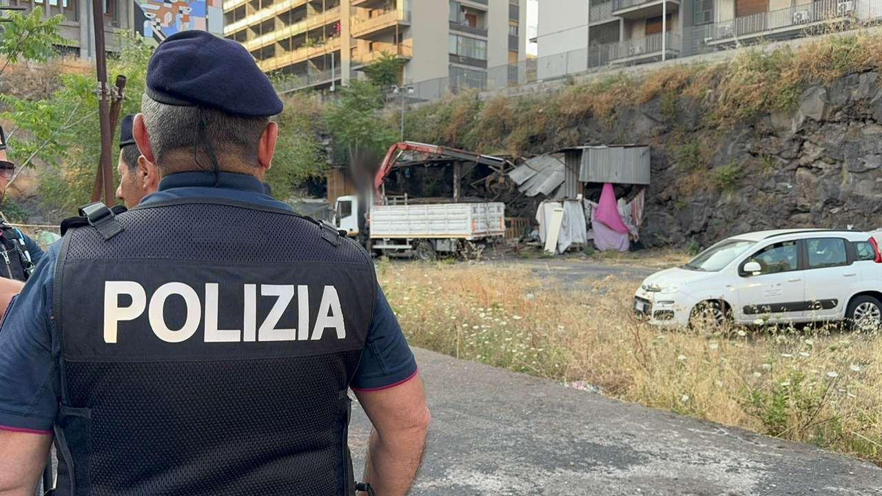 Catania, bonifica nell’area di Corso Sicilia: abbattute diverse baracche