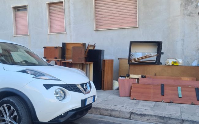 Abbandono di rifiuti a Vittoria, tre persone sanzionate