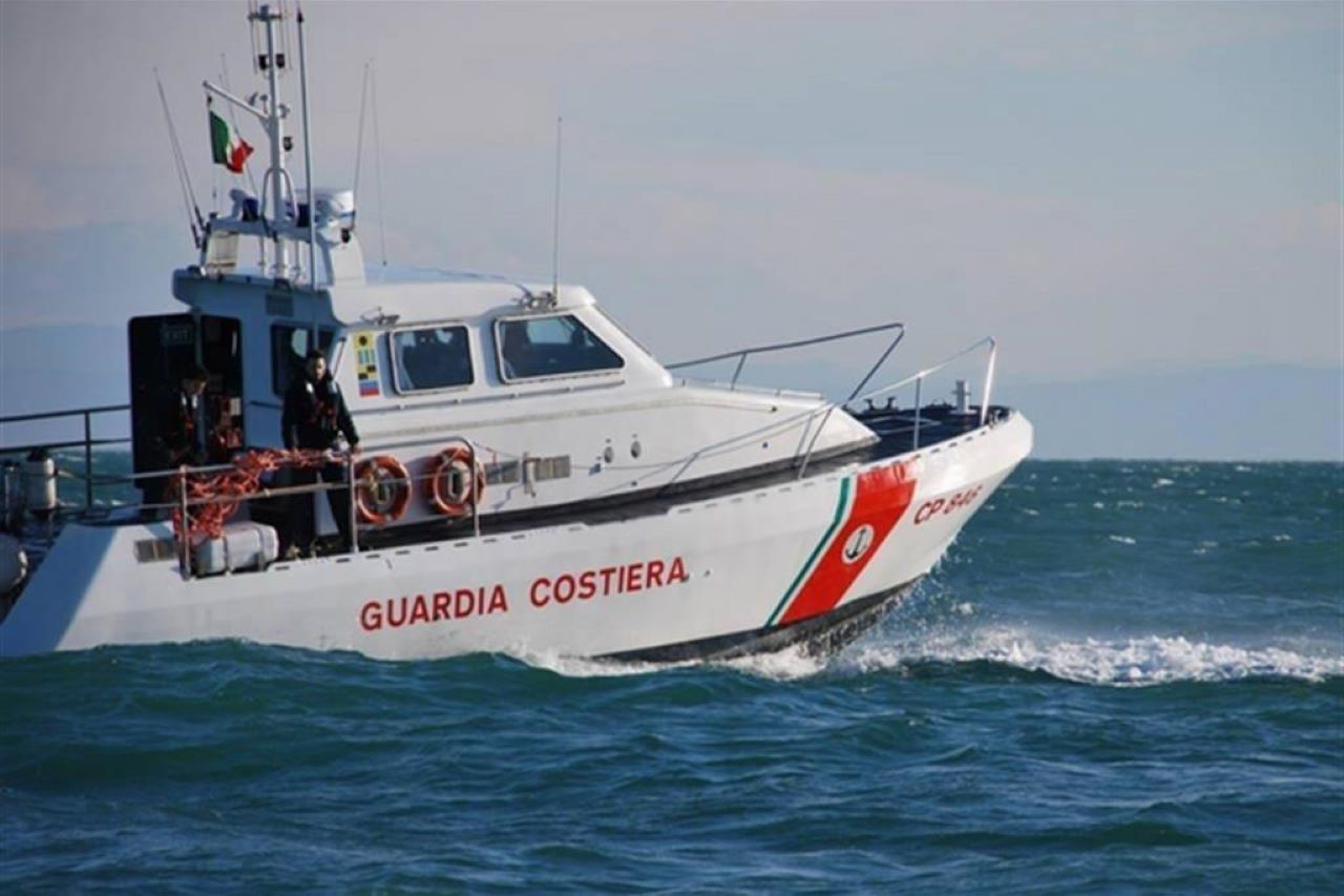 Uomo trovato morto in spiaggia nel Messinese