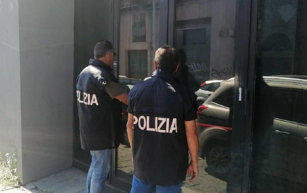 Musica e alcol oltre l’orario consentito, chiusa discoteca a Catania