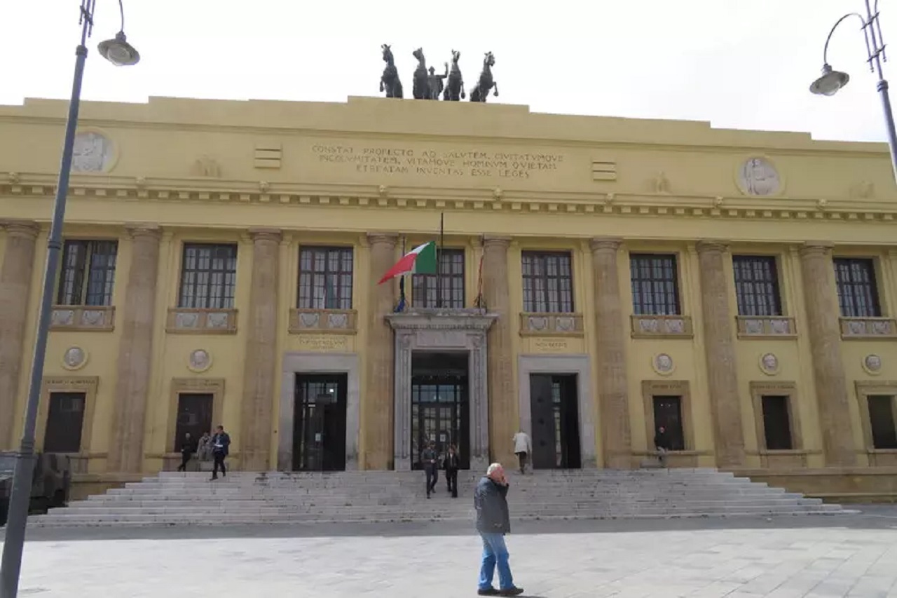 Messina, abusava di allieve minorenni: istruttore di danza condannato a 13 anni
