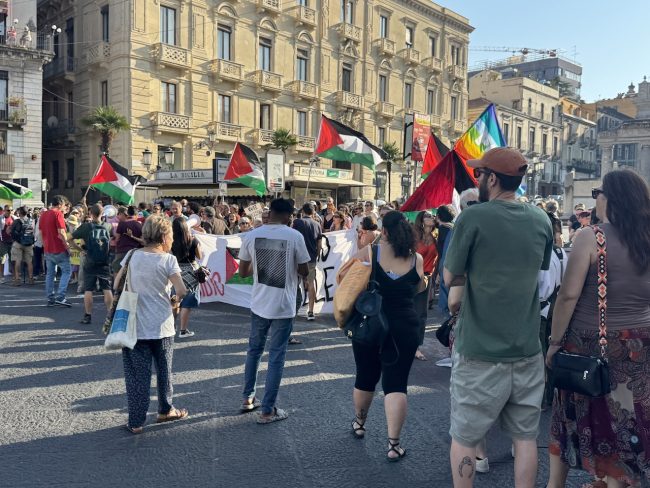 Manifestazione contro il blocco della Freedom Flotilla