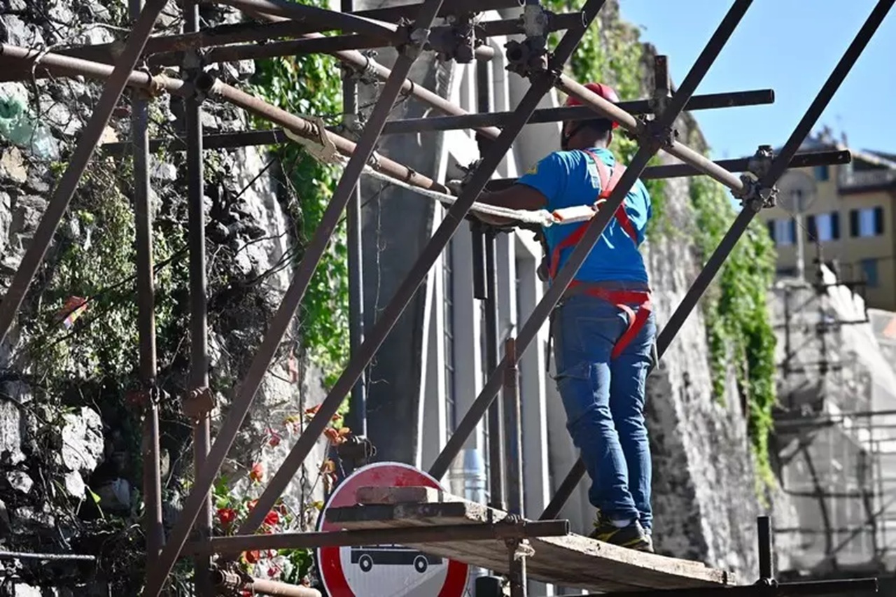 Cantiere nel Nisseno si ferma: manca un muratore