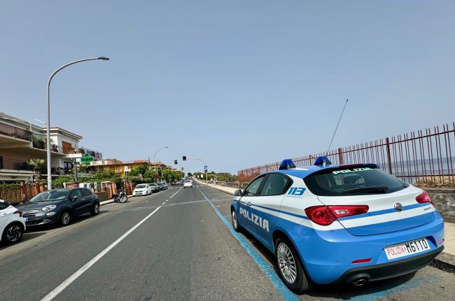 Ruba un’auto sul lungomare di Aci Castello: arrestato ladro 29enne
