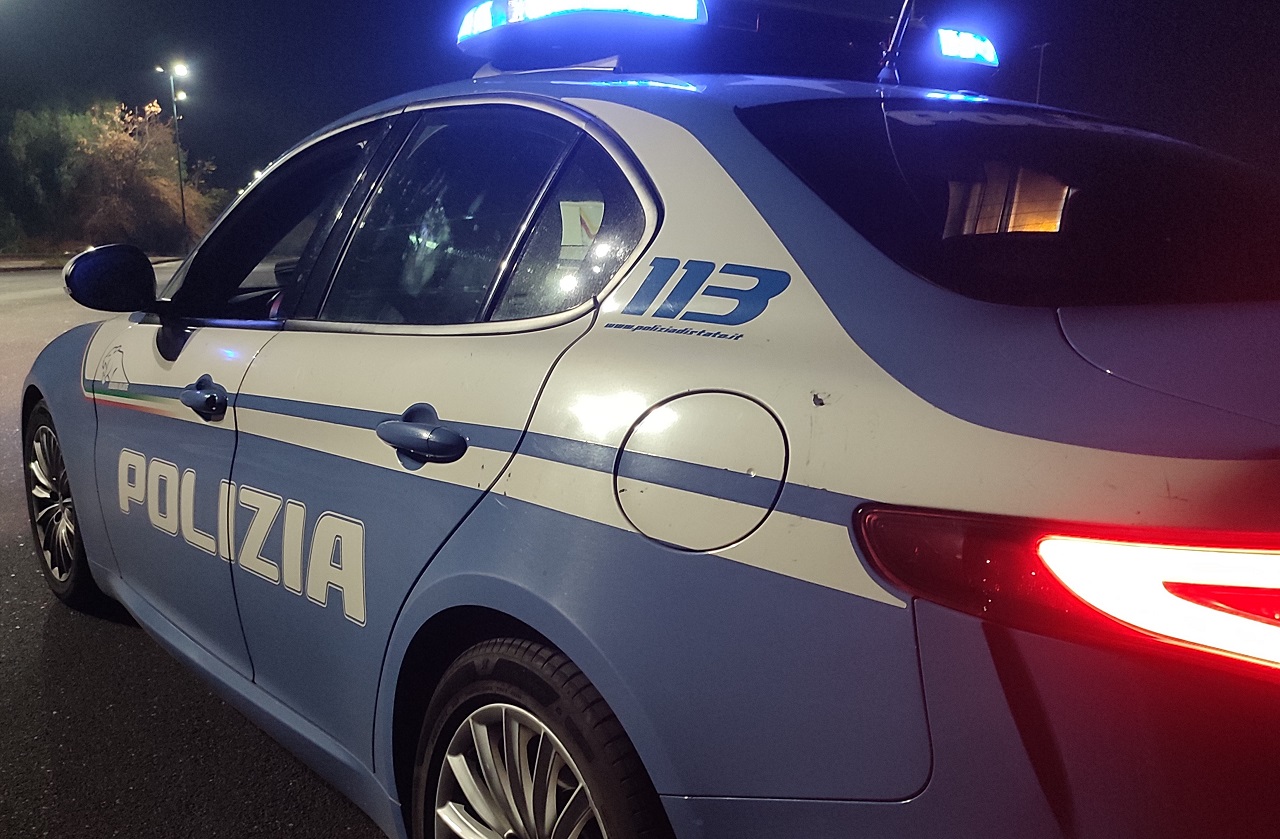 Spacca finestrini di auto e ruba all’interno: un arresto a Catania