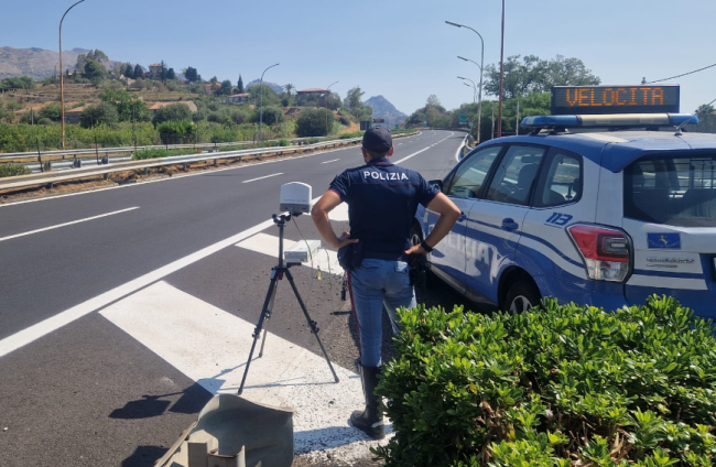 Controlli della Polizia Stradale contro l’eccesso di velocità: autovelox in azione sulla A18 e A20