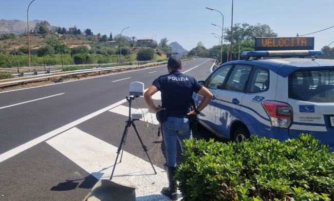 Controlli della Polizia Stradale contro l’eccesso di velocità: mappa, date e sanzioni