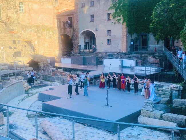 I piccoli attori del Laboratorio teatrale dell’Istituto “Rapisardi” di Paternò approdano all’Amenanos Festival 2025