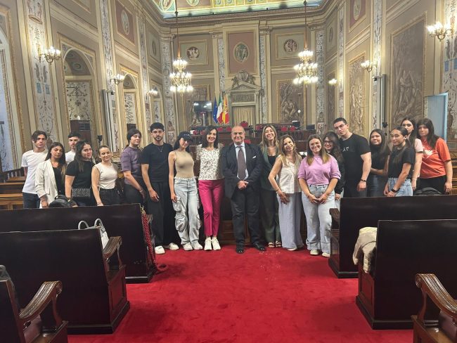 Gli studenti dell’IIS “Gemmellaro” di Catania in visita a Palazzo dei Normanni: un incontro con la storia e le istituzioni