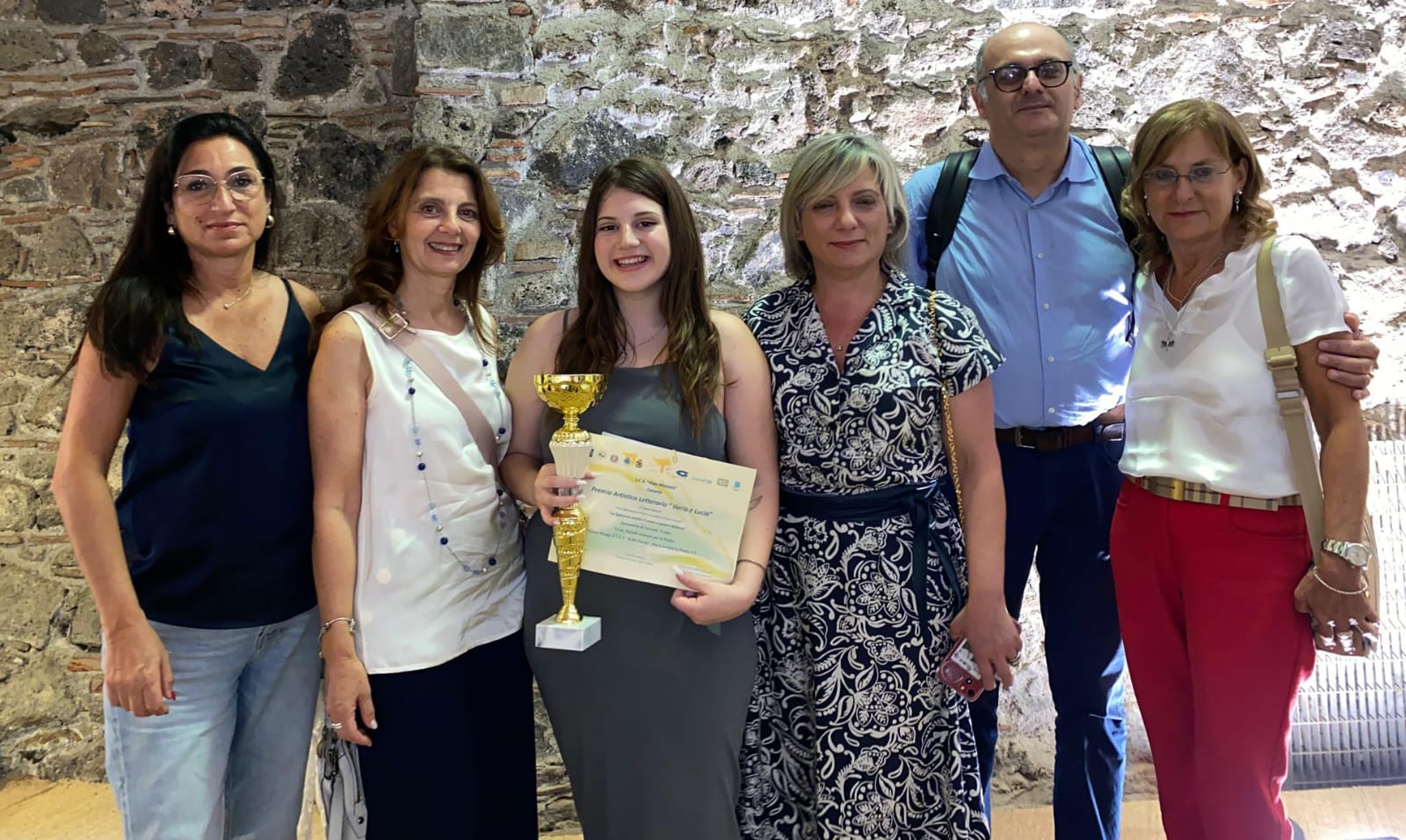 Elena Greco del “De Nicola” di San Giovanni la Punta conquista il podio al concorso “Ilaria e Lucia” con la poesia “Datti tempo”