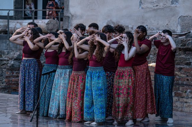 La folle danza delle “Baccanti” del Liceo “Boggio Lera” di Catania
