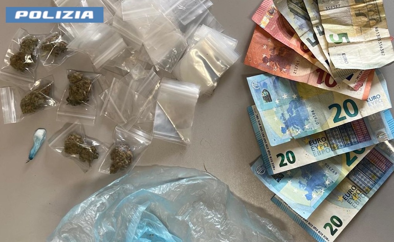 Adrano, spacciava cocaina e marijuana: arrestato 18enne nel quartiere Monterosso